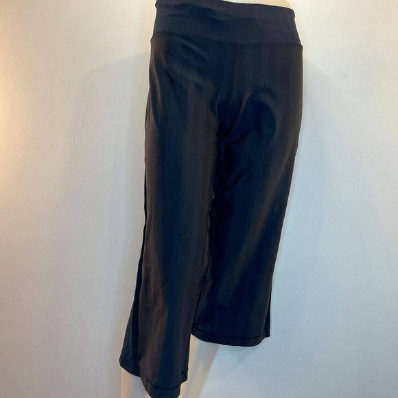 lululemon athletica Pants - lululemon athletica Women's Black Striped 22" Wide Leg Capri Pants - Size 8